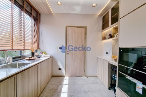 House in Pattaya, Thailand 4 bedrooms № 196759 - photo 27