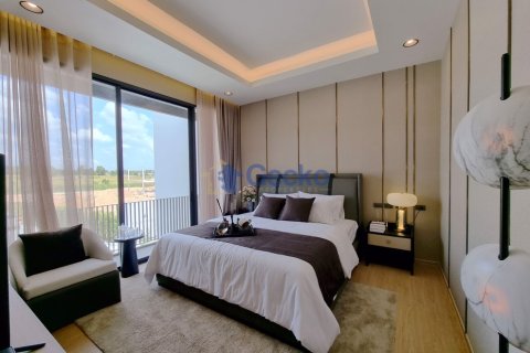 House in Pattaya, Thailand 4 bedrooms № 196759 - photo 12