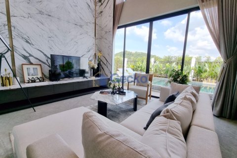 House in Pattaya, Thailand 4 bedrooms № 196759 - photo 6