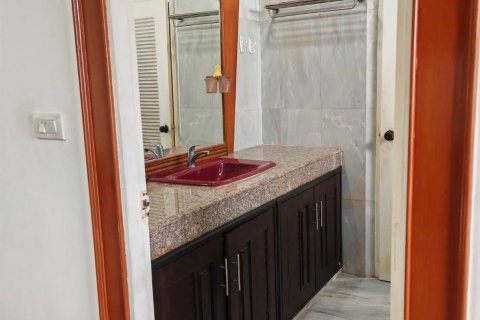 Condo à Phaya Thai, Bangkok, Thaïlande, 2 chambres  № 135390 - photo 19