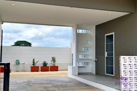 Casa de 4 dormitorios en San Kamphaeng, Tailandia № 202156 - foto 3