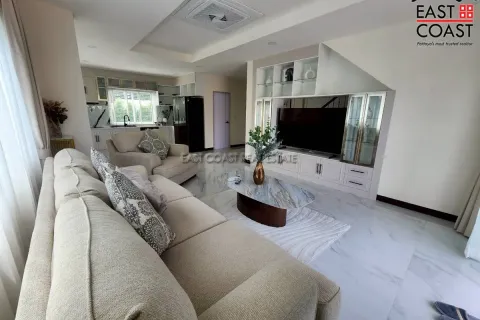 Casa de 5 dormitorios en Pattaya, Tailandia № 212409 - foto 4