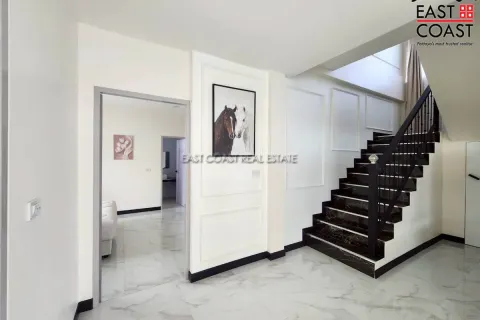 Casa de 5 dormitorios en Pattaya, Tailandia № 212409 - foto 7