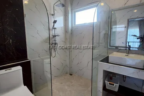 Casa de 5 dormitorios en Pattaya, Tailandia № 212409 - foto 18