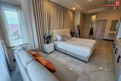 Casa de 5 dormitorios en Pattaya, Tailandia № 212409 - foto 14