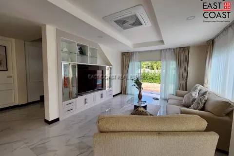 Casa de 5 dormitorios en Pattaya, Tailandia № 212409 - foto 2