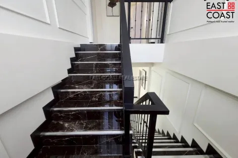 Casa de 5 dormitorios en Pattaya, Tailandia № 212409 - foto 10
