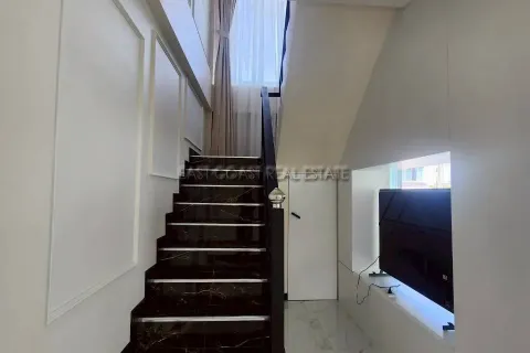 Casa de 5 dormitorios en Pattaya, Tailandia № 212409 - foto 9