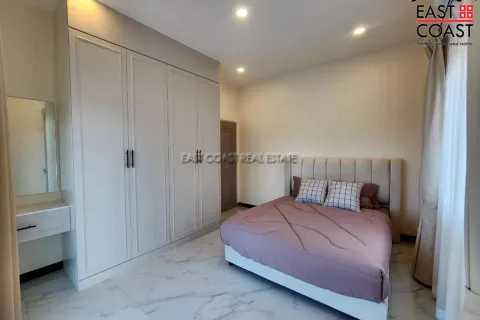 Casa de 5 dormitorios en Pattaya, Tailandia № 212410 - foto 12