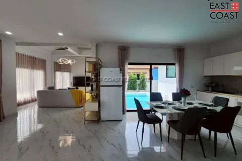 Casa de 4 dormitorios en Pattaya, Tailandia № 212412 - foto 7