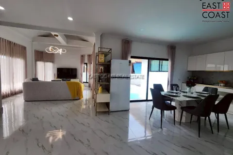 Casa de 4 dormitorios en Pattaya, Tailandia № 212412 - foto 18
