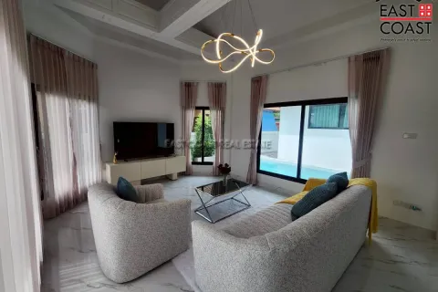 Casa de 4 dormitorios en Pattaya, Tailandia № 212412 - foto 4