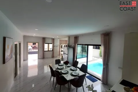 Casa de 4 dormitorios en Pattaya, Tailandia № 212412 - foto 6