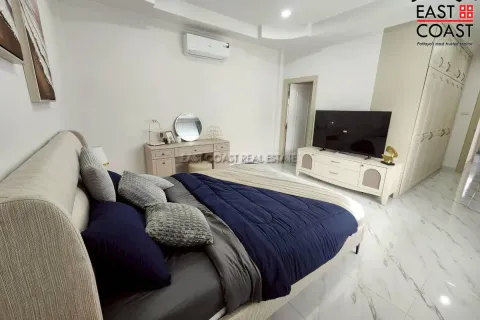 Casa de 4 dormitorios en Pattaya, Tailandia № 212412 - foto 10