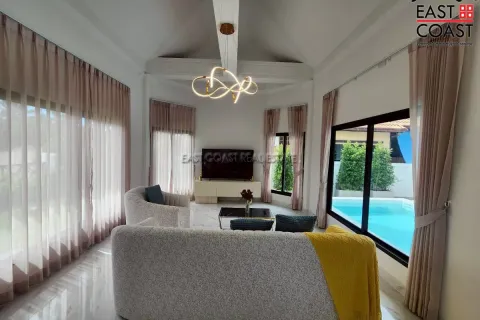 Casa de 4 dormitorios en Pattaya, Tailandia № 212412 - foto 5