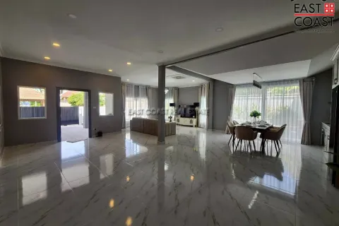 Casa de 4 dormitorios en Pattaya, Tailandia № 212411 - foto 3