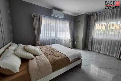Casa de 4 dormitorios en Pattaya, Tailandia № 212411 - foto 7