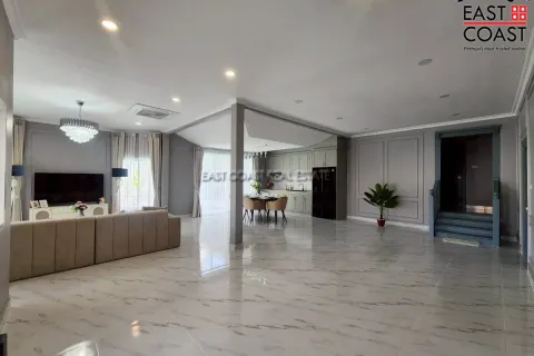 Casa de 4 dormitorios en Pattaya, Tailandia № 212411 - foto 6
