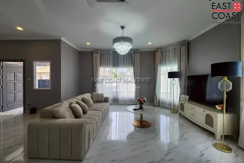 Casa de 4 dormitorios en Pattaya, Tailandia № 212411 - foto 4