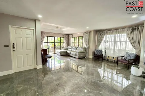 Casa de 3 dormitorios en Pattaya, Tailandia № 212413 - foto 2