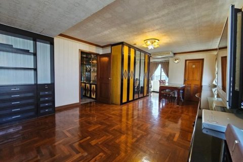 Condo in Samphanthawong, Bangkok, Thailand, 3 bedrooms  № 152160 - photo 4