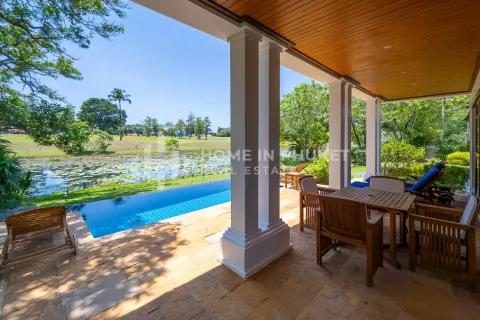 House in Phuket, Thailand 4 bedrooms № 209582