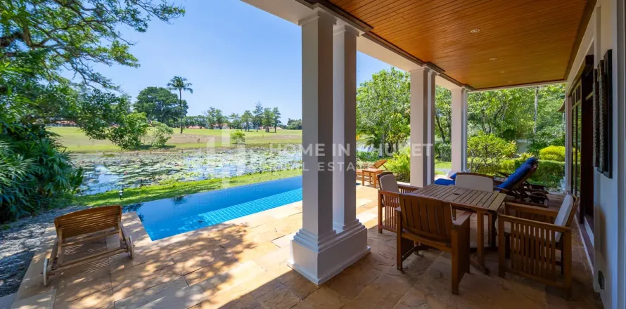 House in Phuket, Thailand 4 bedrooms № 209582