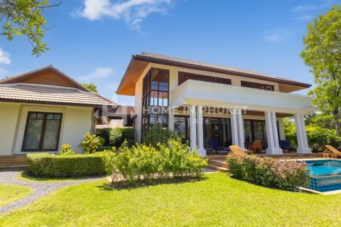 House in Phuket, Thailand 4 bedrooms № 209582 - photo 3