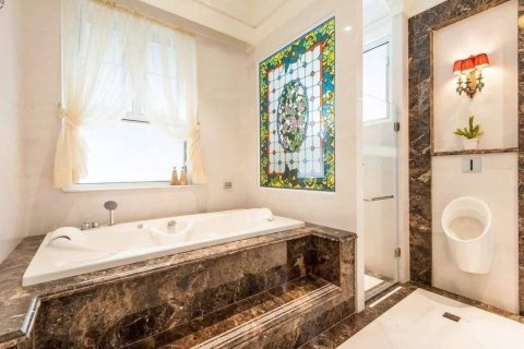 Villa in Din Daeng, Bangkok, Thailand 5 bedrooms № 163421 - photo 8