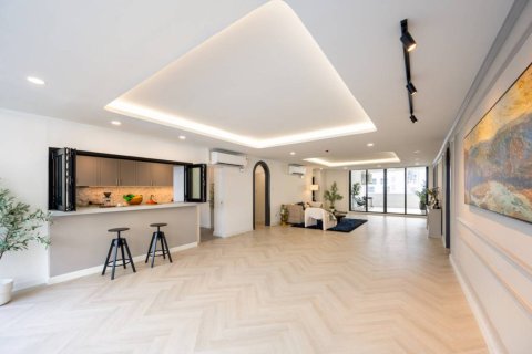 Condo in Bangkok, Thailand, 3 bedrooms  № 161101 - photo 10