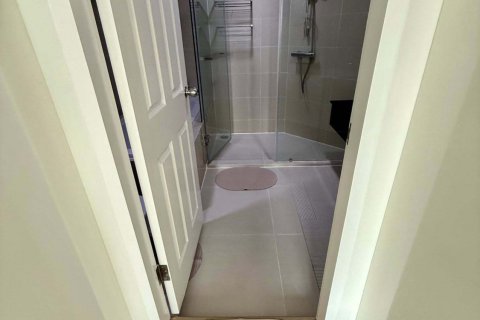 Condo in Huai Khwang, Bangkok, Thailand, 2 bedrooms  № 164662 - photo 16