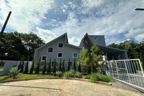 Villa in Chiang Mai, Thailand 5 bedrooms № 155349 - photo 1