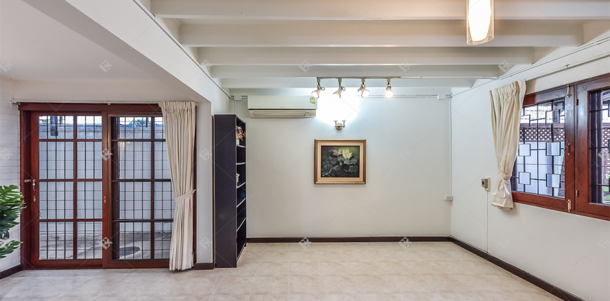 Maison à Bangkok, Thaïlande 4 chambres № 189476