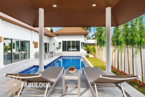 Villa in Rawai, Thailand 4 bedrooms № 179379 - photo 2