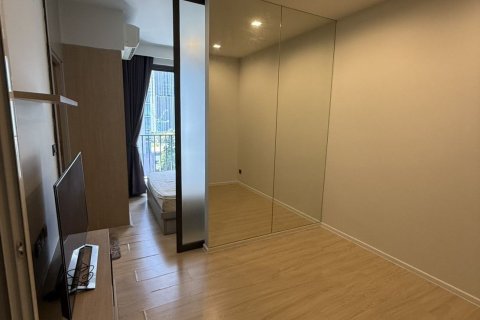 Студия в кондо в Ваттхане, Бангкок, Таиланд № 164362 - фото 2