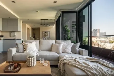 Дуплекс в Пхракханонге, Бангкок, Таиланд с 3 спальнями  № 140357 - фото 1