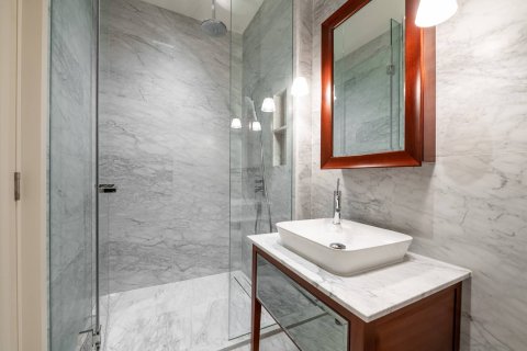 Condo in Bangkok, Thailand, 2 bedrooms  № 180415 - photo 30