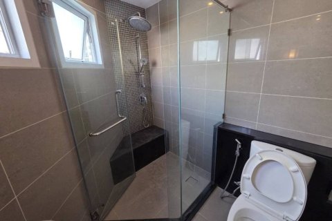 Кондоминиум с 2 спальнями в Хуай Кванге, Бангкок, Таиланд № 156278 - фото 10