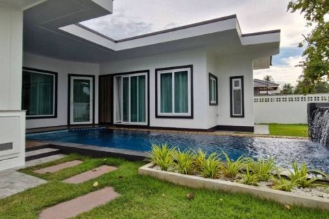 House in Bang Lamung, Thailand 3 bedrooms № 146892 - photo 1