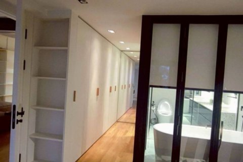 Condo in Bangkok, Thailand, 2 bedrooms  № 146888 - photo 8