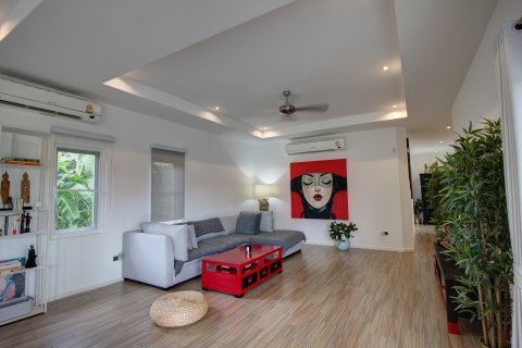 Villa in Hua Hin, Thailand 4 bedrooms № 168551 - photo 12