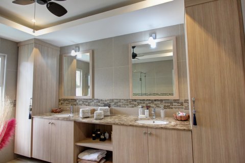 Villa in Hua Hin, Thailand 4 bedrooms № 168551 - photo 30