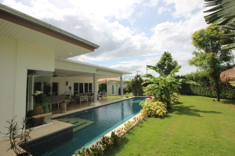 Villa in Hua Hin, Thailand 4 bedrooms № 168551 - photo 3