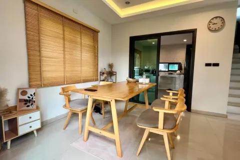 Casa de 3 dormitorios en Pattaya, Tailandia № 211600 - foto 15