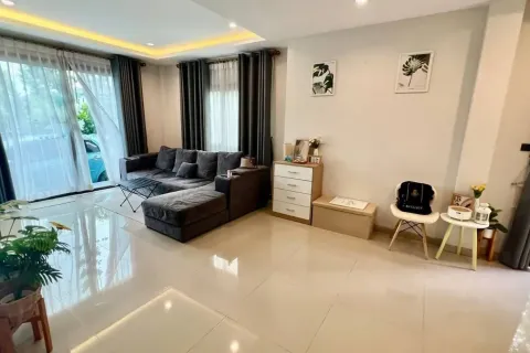 Casa de 3 dormitorios en Pattaya, Tailandia № 211600 - foto 12