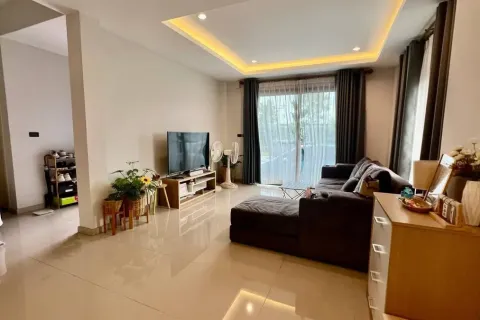 Casa de 3 dormitorios en Pattaya, Tailandia № 211600 - foto 11