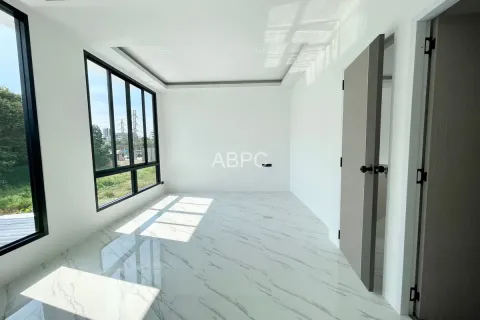 Adosado de 5 dormitorios en Pattaya, Tailandia № 211601 - foto 12