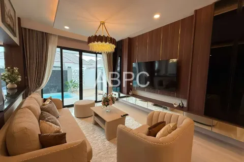 Casa de 3 dormitorios en Pattaya, Tailandia № 211597 - foto 6