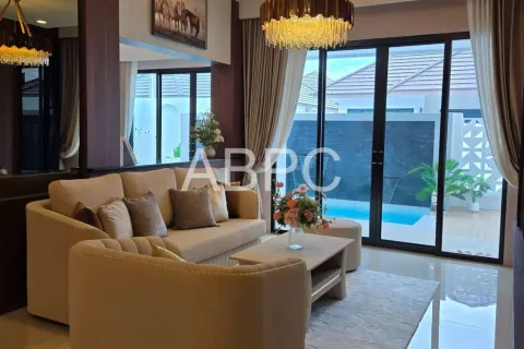 Casa de 3 dormitorios en Pattaya, Tailandia № 211597 - foto 3
