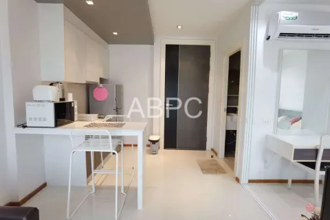 Condominio de 1 dormitorio en Jomtien Beach, Pattaya, Tailandia № 211602 - foto 2